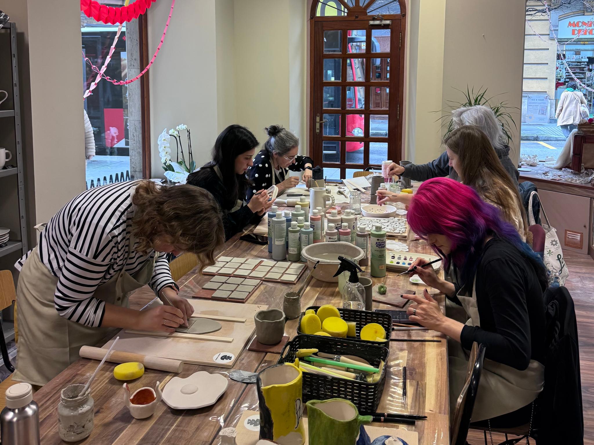 Tarde de cerámica los domingos con Marta (Clase en Inglés) - clase de cerámica bizcocho.art Gijón