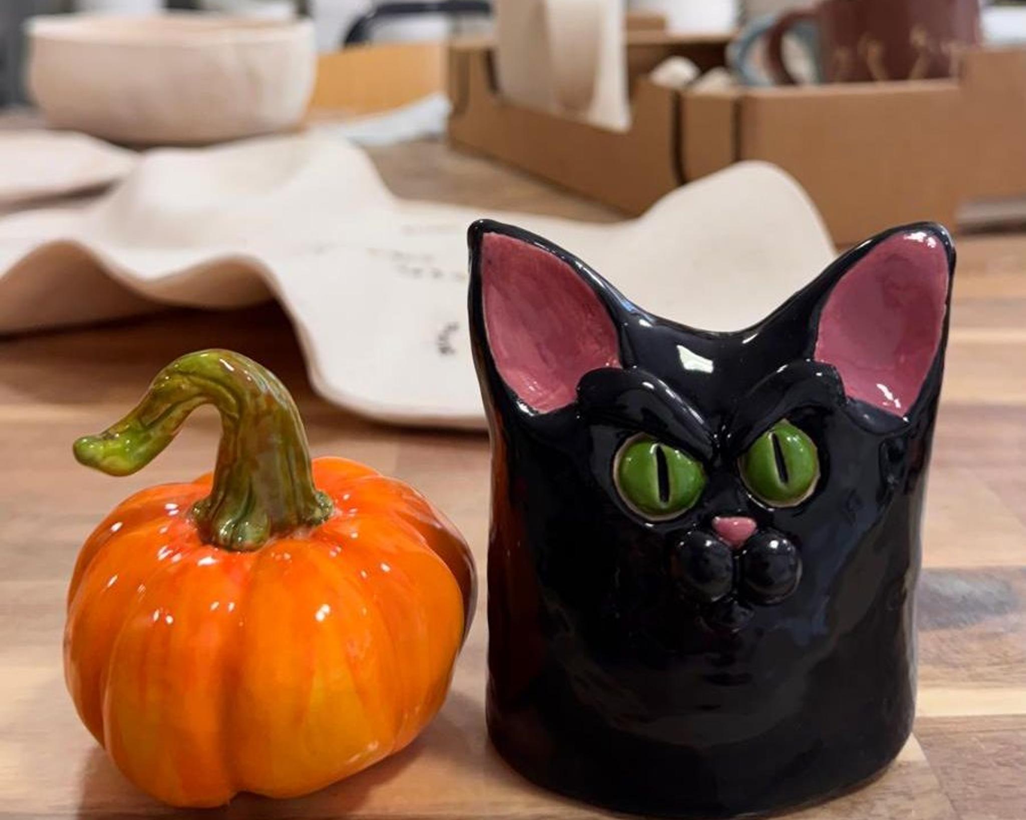 family-halloween-cat