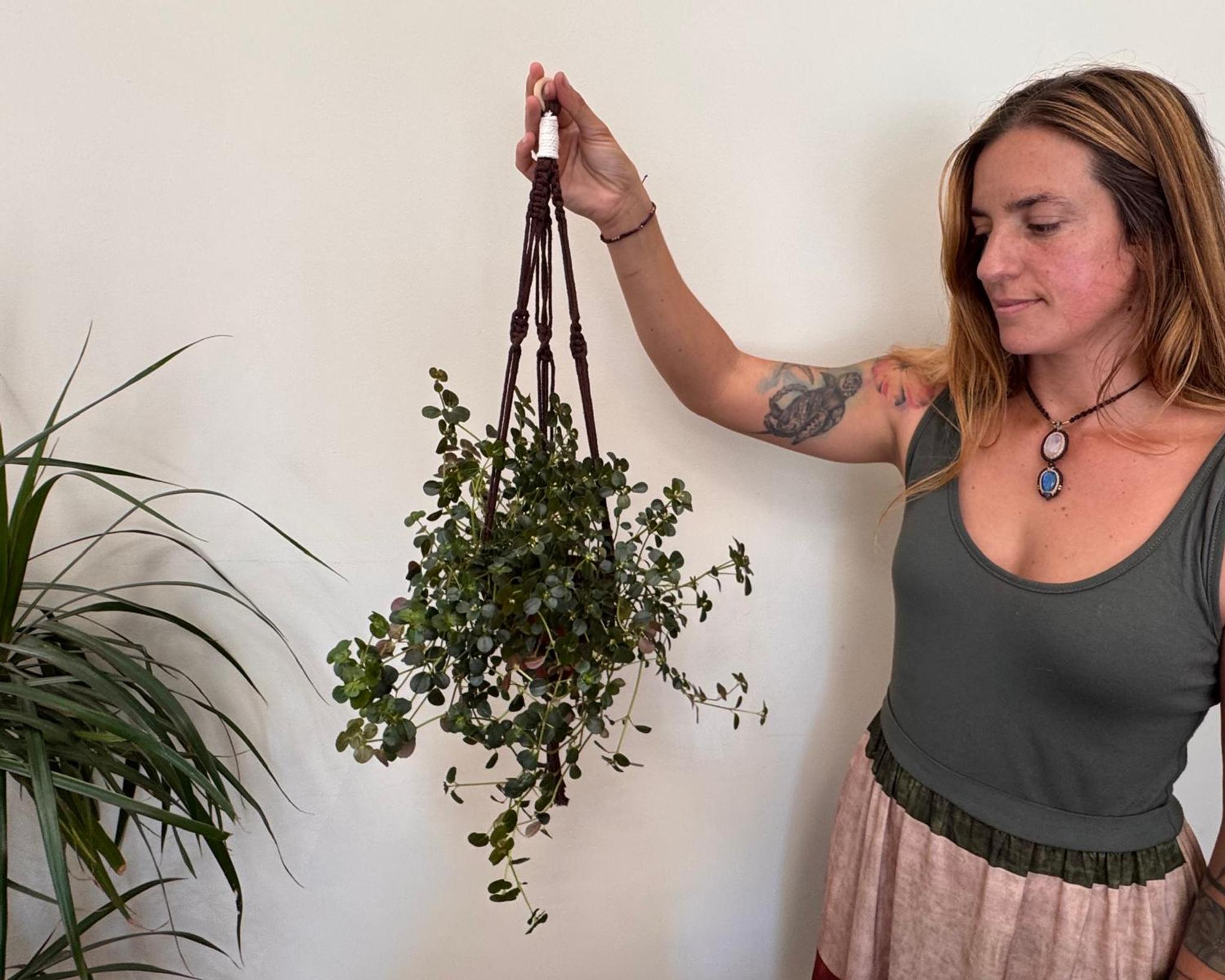 Taller de portamacetas en macramé - clase de cerámica bizcocho.art Gijón