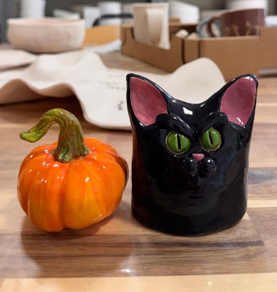 family-halloween-cat